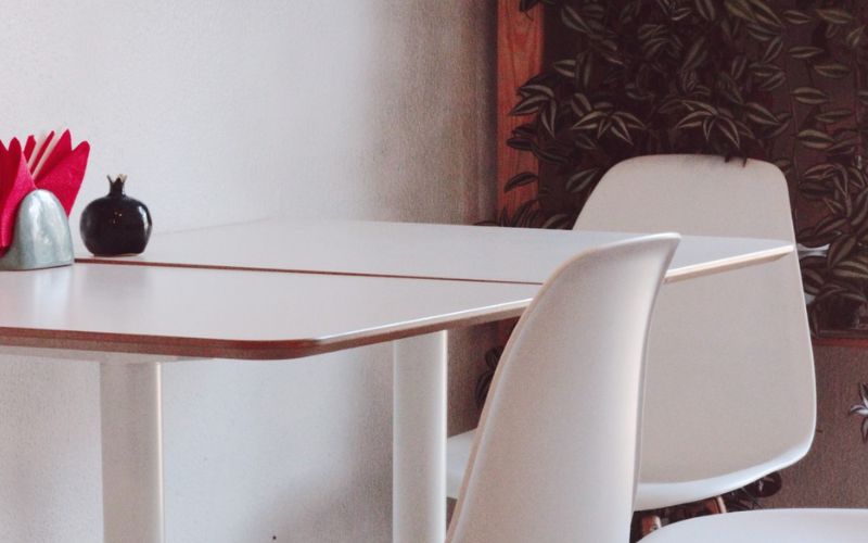 Lee más sobre el artículo El uso de mesas plegables en comedores pequeños