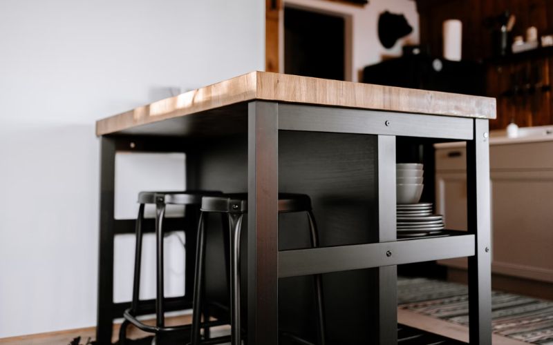 Lee más sobre el artículo 5 ventajas de los taburetes apilables para las casas pequeñas