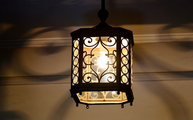 Lee más sobre el artículo ¿Cómo instalar una lámpara colgante en el comedor?