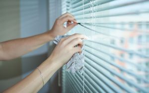 Lee más sobre el artículo ¿Cómo limpiar correctamente las persianas de aluminio?